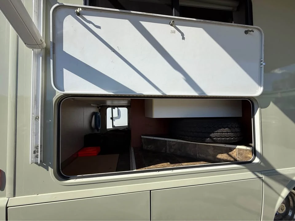 2011 Winnebago - Image 5 of 13