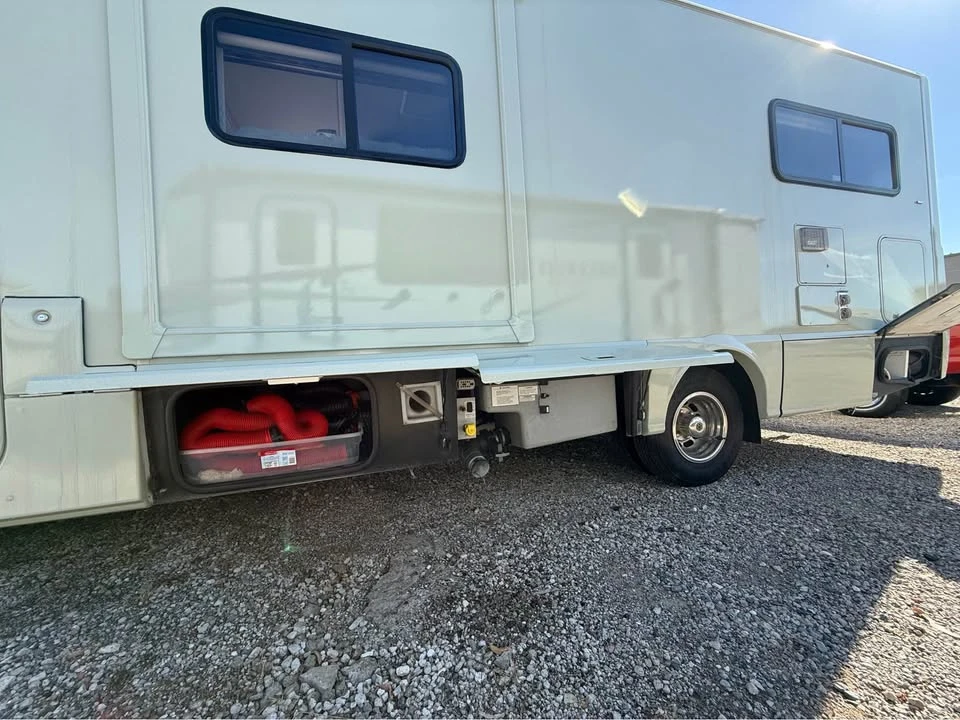 2011 Winnebago - Image 6 of 13
