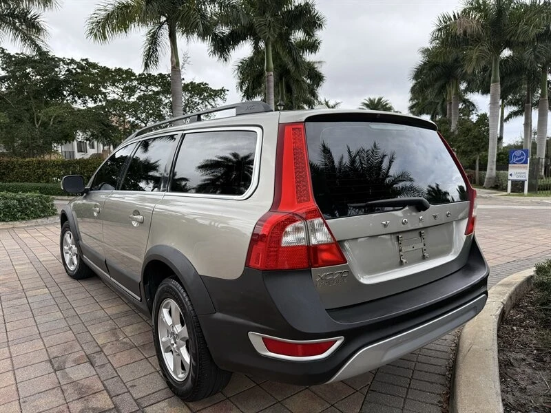 2011 Volvo XC70 3rd Gen - Image 11 of 21