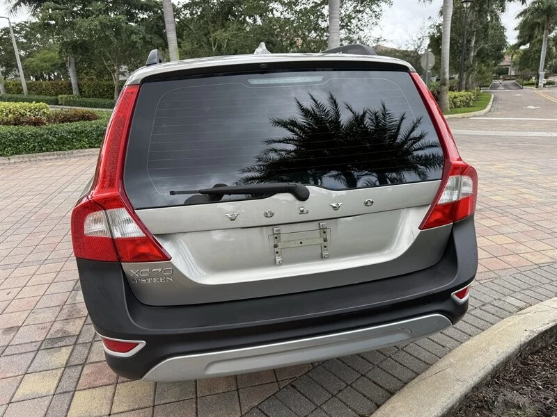 2011 Volvo XC70 3rd Gen - Image 8 of 21