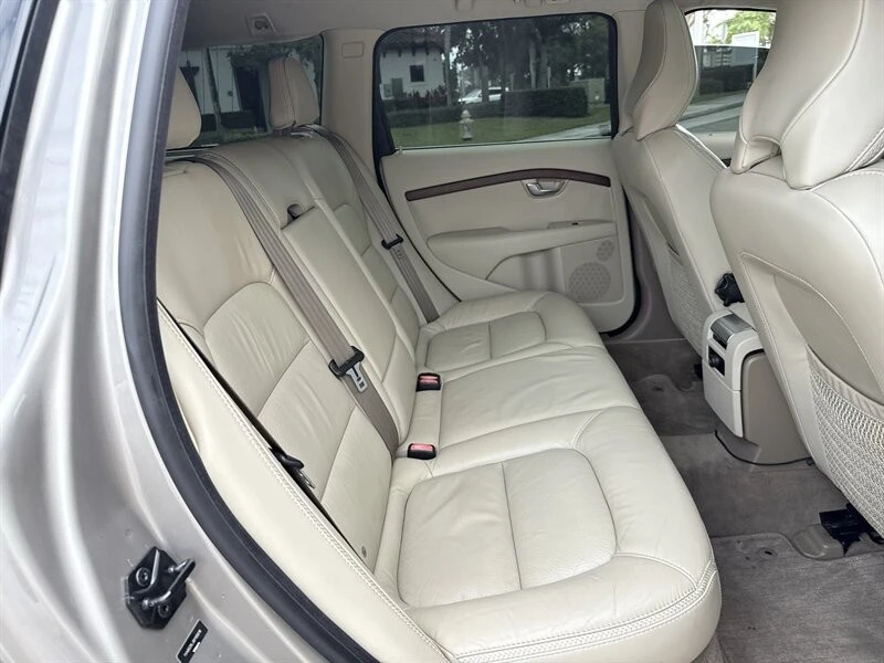 2011 Volvo XC70 3rd Gen - Image 15 of 21