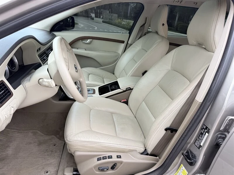 2011 Volvo XC70 3rd Gen - Image 13 of 21