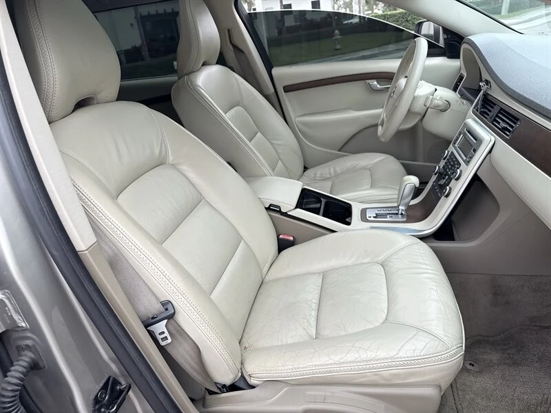 2011 Volvo XC70 3rd Gen - Image 21 of 21