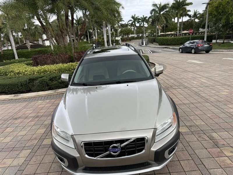 2011 Volvo XC70 3rd Gen - Image 18 of 21