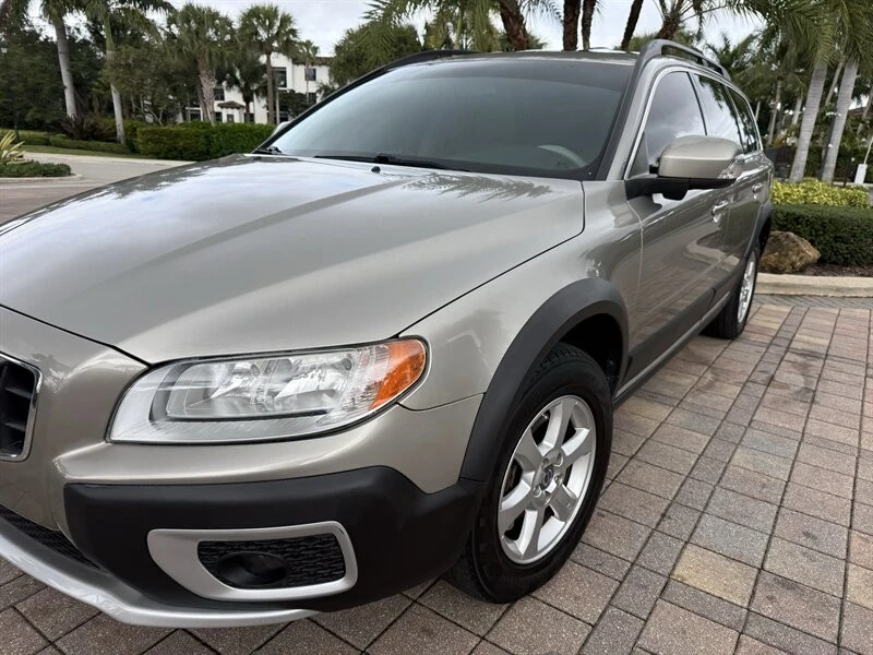 2011 Volvo XC70 3rd Gen - Image 4 of 21