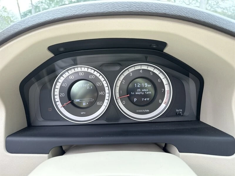 2011 Volvo XC70 3rd Gen - Image 19 of 21