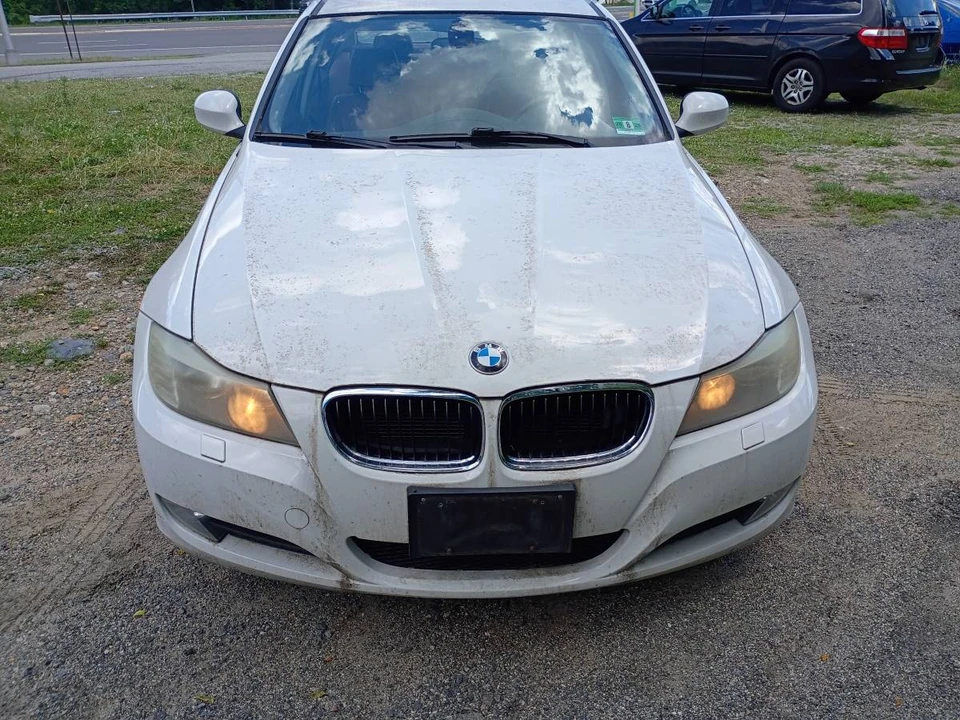 2011 BMW E90 3 Series Sedan - Image 2 of 8
