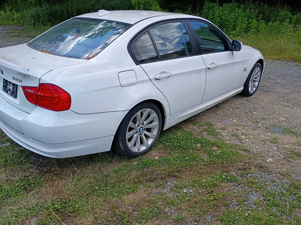 2011 BMW E90 3 Series Sedan - Image 3 of 8