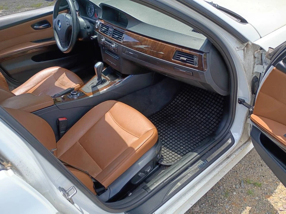 2011 BMW E90 3 Series Sedan - Image 5 of 8