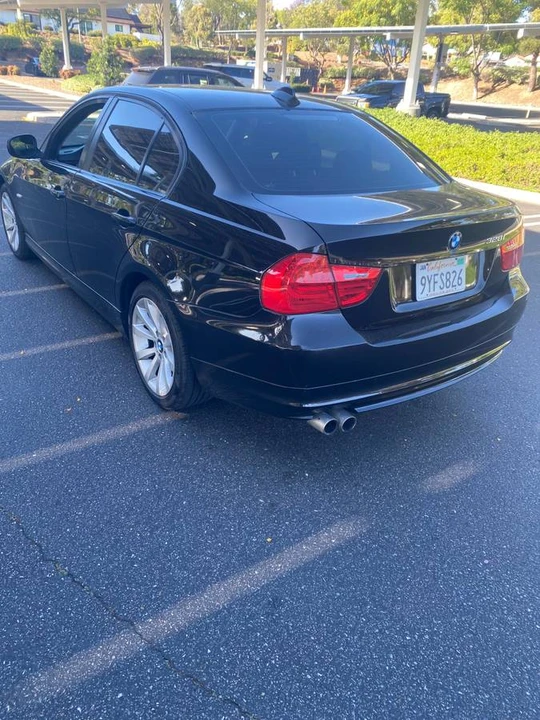 2011 BMW E90 3 Series Sedan - Image 5 of 6