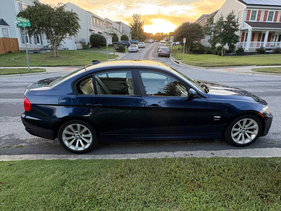 2011 BMW E90 3 Series Sedan - Image 5 of 10