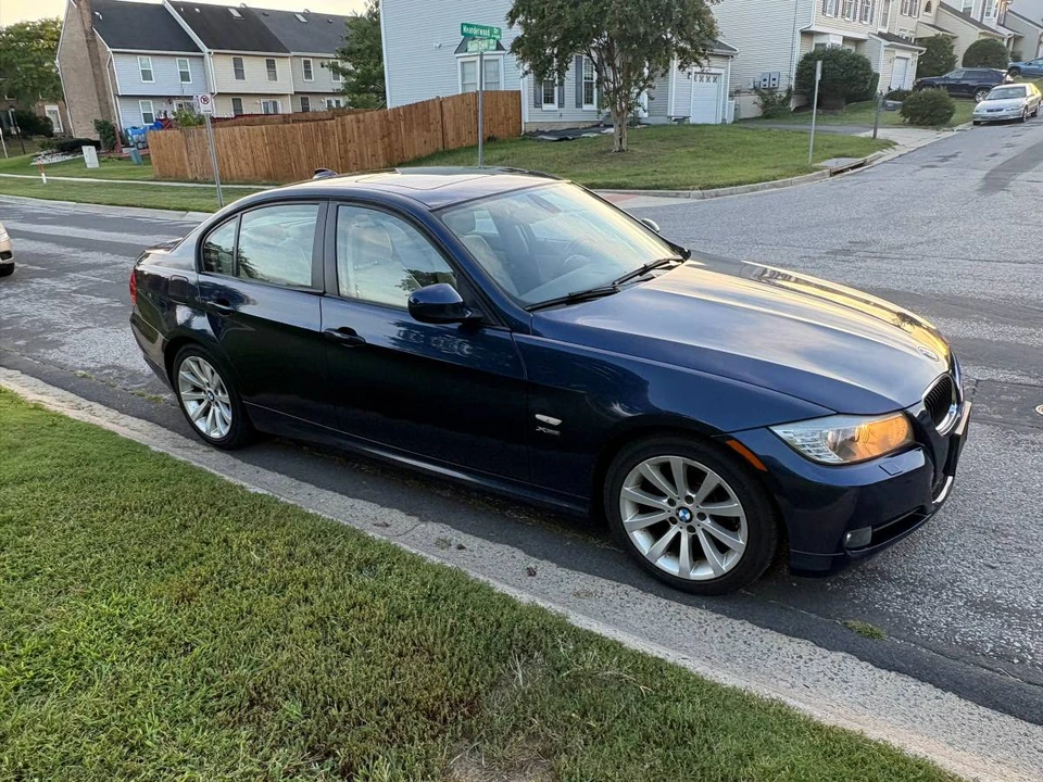 2011 BMW E90 3 Series Sedan - Image 4 of 10