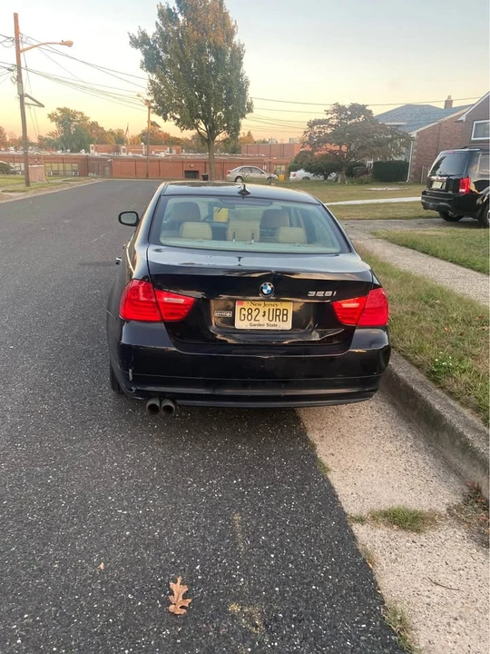 2011 BMW E90 3 Series Sedan - Image 3 of 4