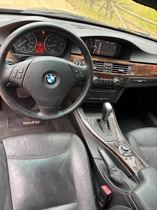 2011 BMW E90 3 Series Sedan - Image 11 of 12