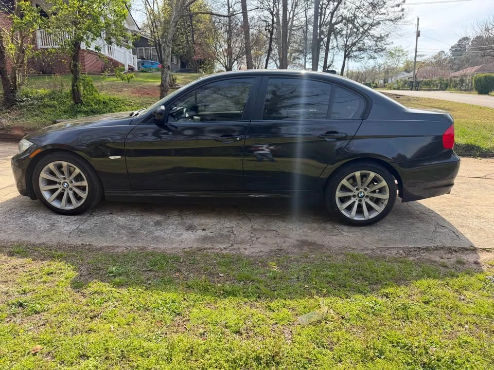 2011 BMW E90 3 Series Sedan - Image 4 of 8