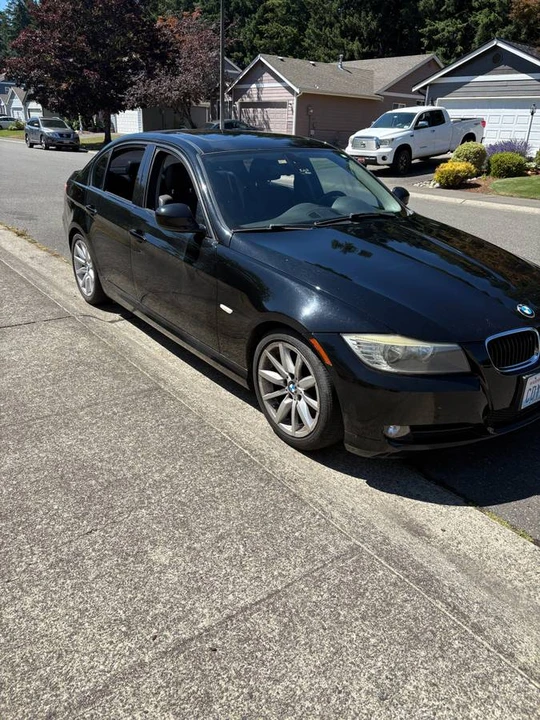 2011 BMW E90 3 Series Sedan - Image 2 of 6