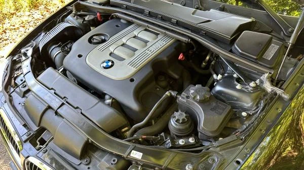 2011 BMW E90 3 Series Sedan - Image 17 of 21