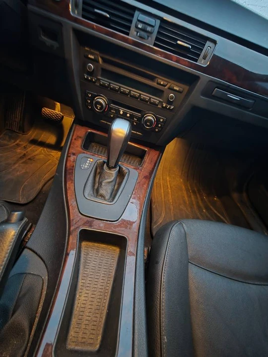 2011 BMW E90 3 Series Sedan - Image 6 of 7