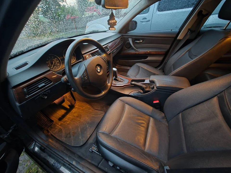 2011 BMW E90 3 Series Sedan - Image 5 of 7