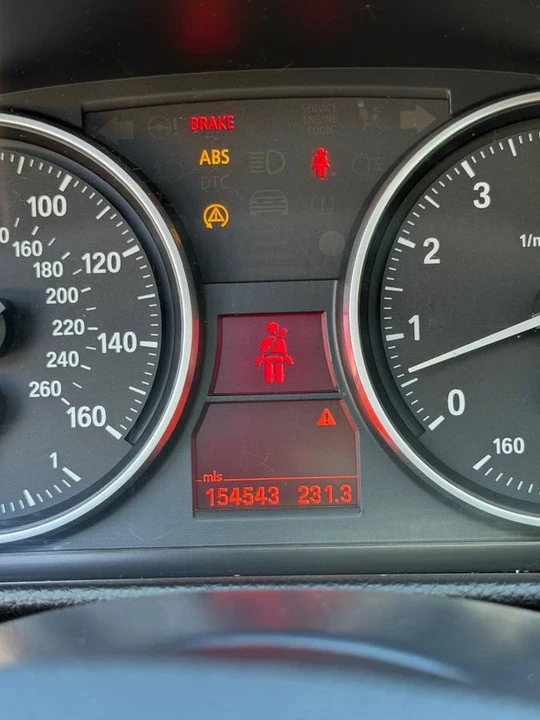 2011 BMW E90 3 Series Sedan - Image 12 of 13