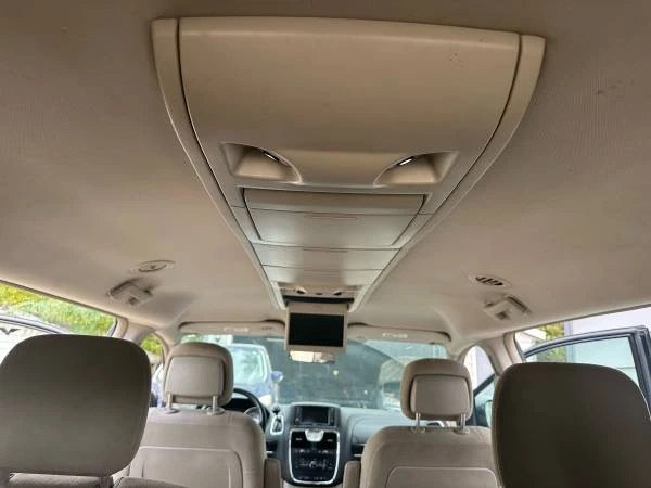 2011 Chrysler Town & Country - Image 11 of 12