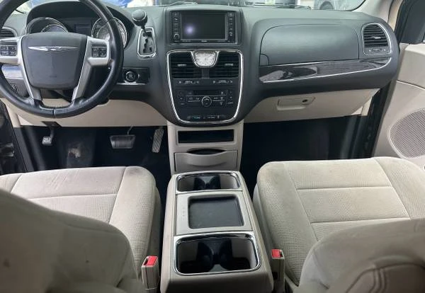2011 Chrysler Town & Country - Image 10 of 12