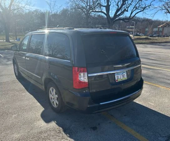 2011 Chrysler Town & Country - Image 6 of 12