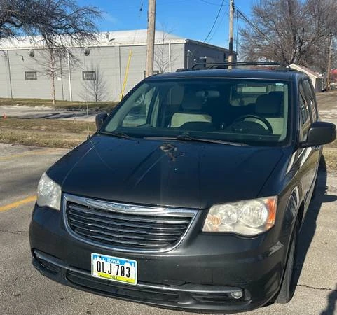 2011 Chrysler Town & Country - Image 5 of 12
