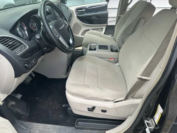 2011 Chrysler Town & Country - Image 8 of 12