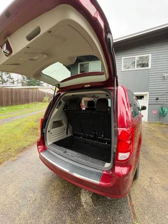 2011 Dodge Caravan - Image 10 of 13