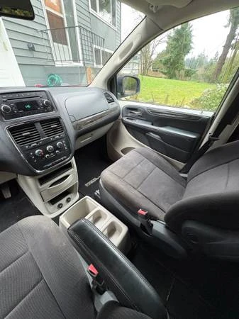 2011 Dodge Caravan - Image 8 of 13