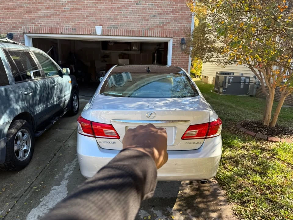 2011 Lexus ES 5th Gen - Image 2 of 4