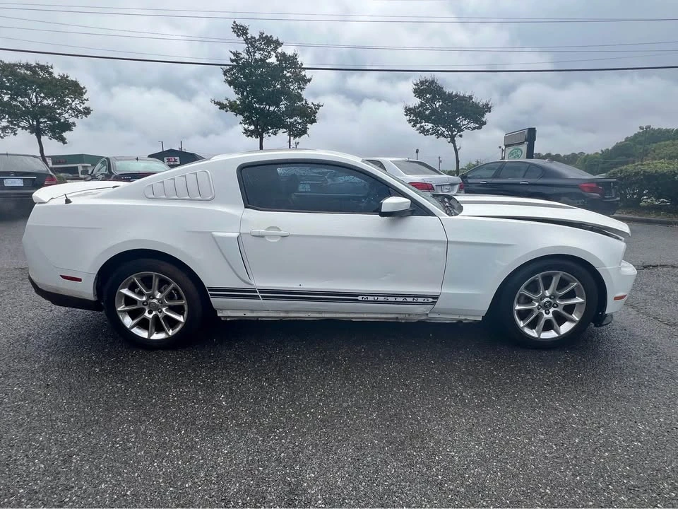 2011 Ford S197 Mustang - Image 2 of 7