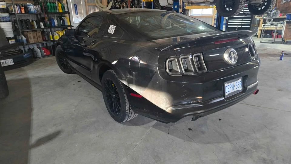2011 Ford S197 Mustang - Image 2 of 4