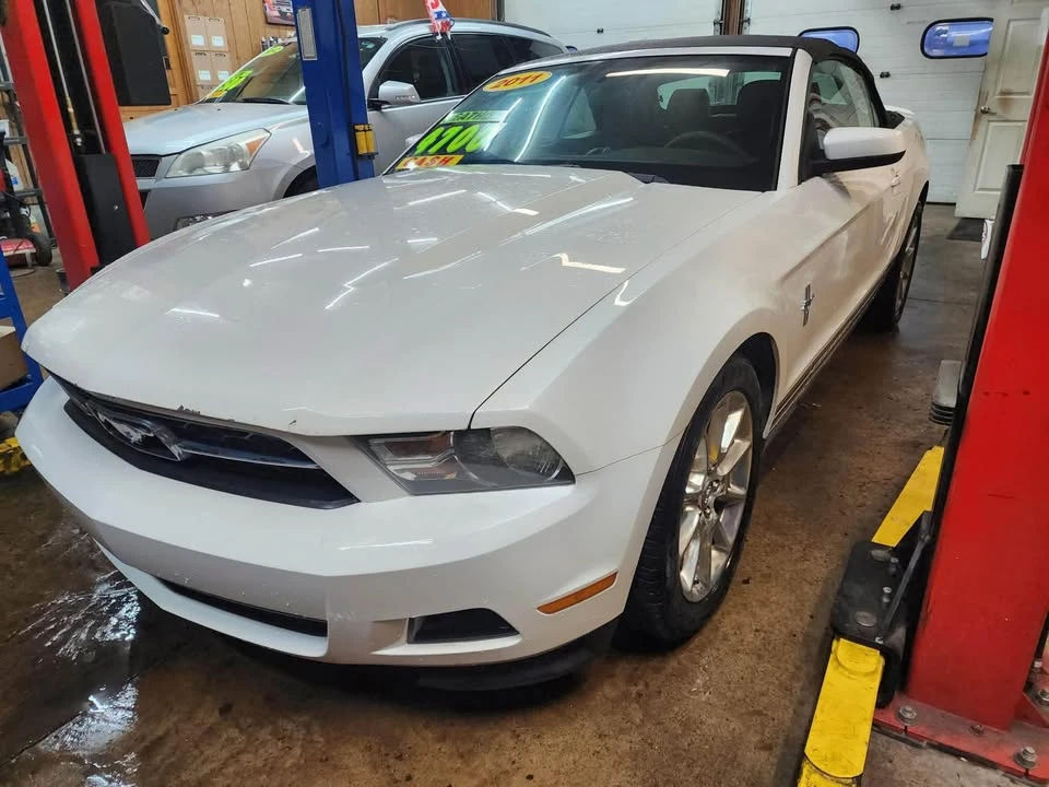2011 Ford S197 Mustang - Image 2 of 7