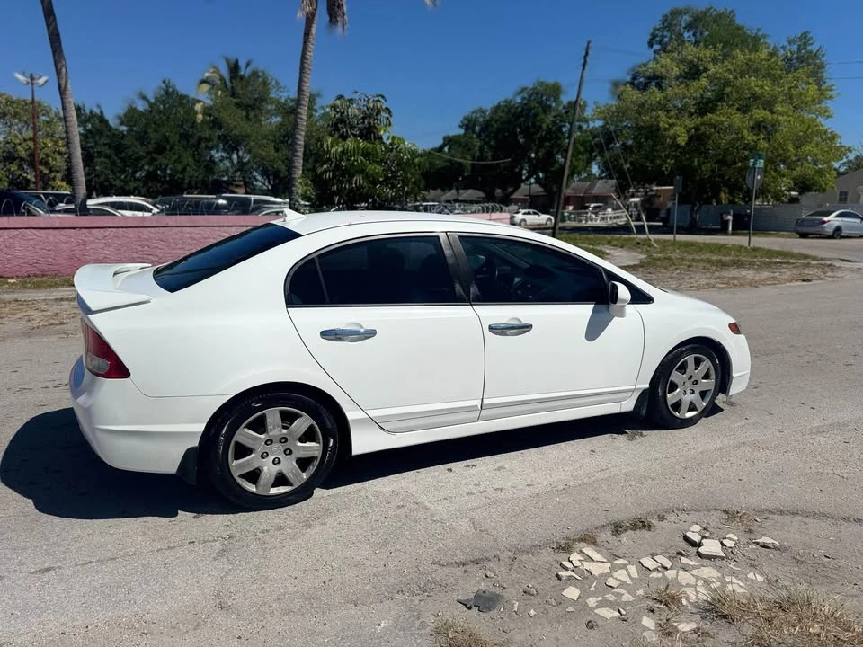 2011 Honda Civic 8th Gen - Image 4 of 6