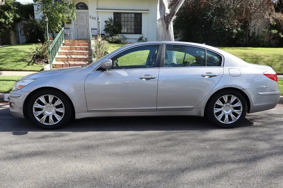 2011 Hyundai Genesis - Image 2 of 10