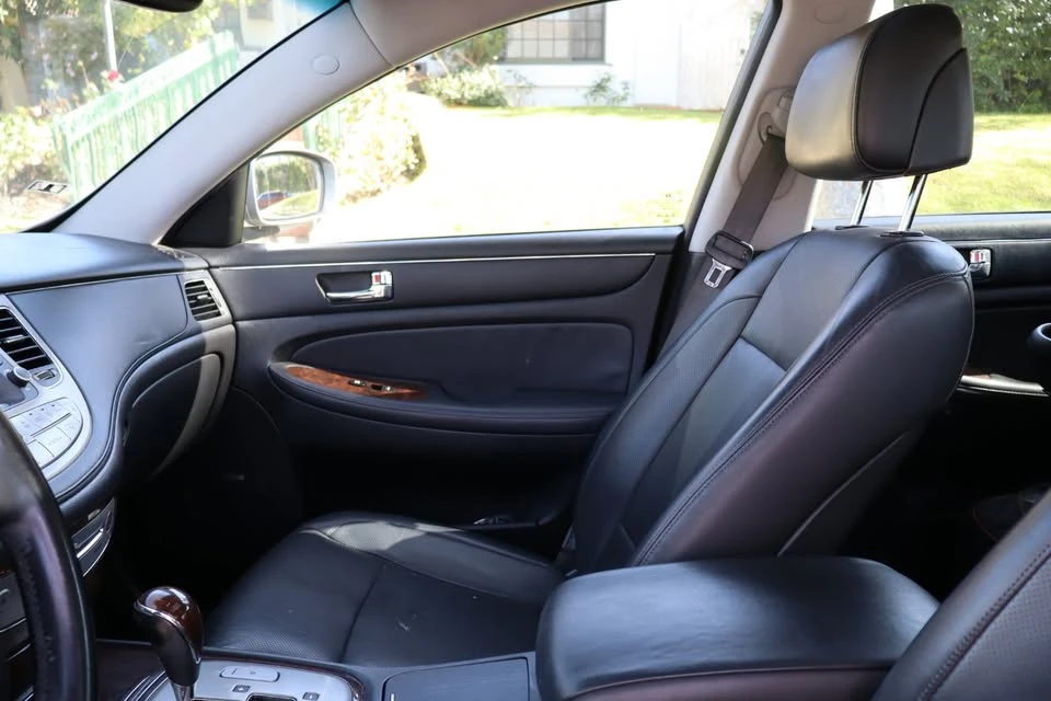 2011 Hyundai Genesis - Image 8 of 10