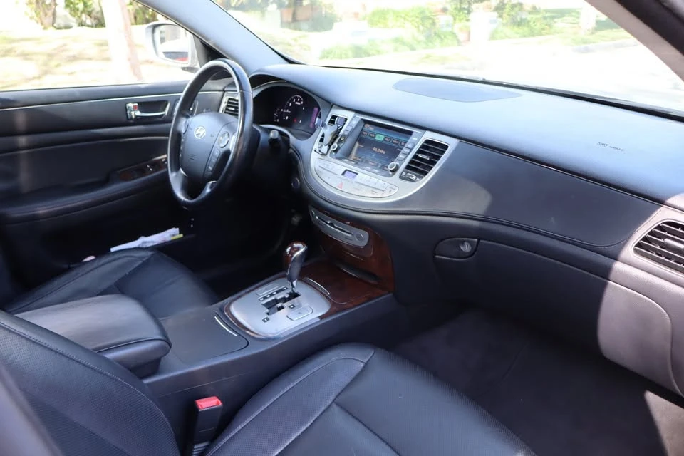2011 Hyundai Genesis - Image 7 of 10