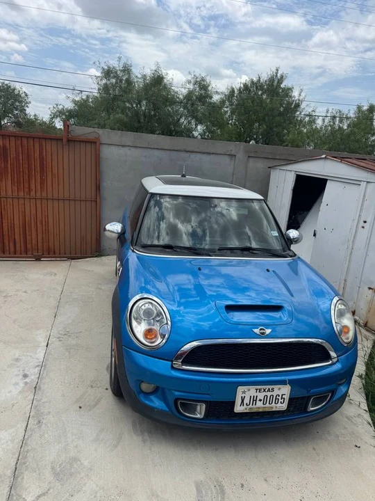 2011 Mini Mini 2nd Gen - Image 2 of 5