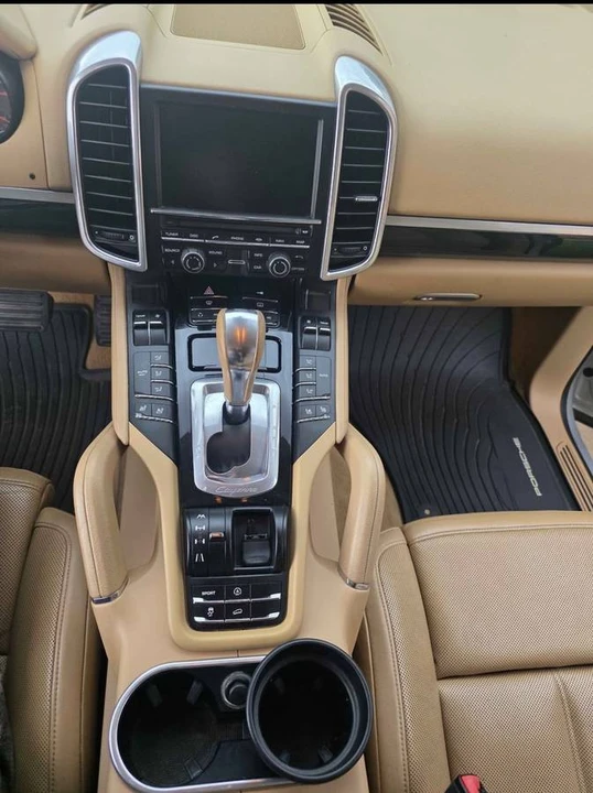2011 Porsche 958 Cayenne - Image 4 of 5
