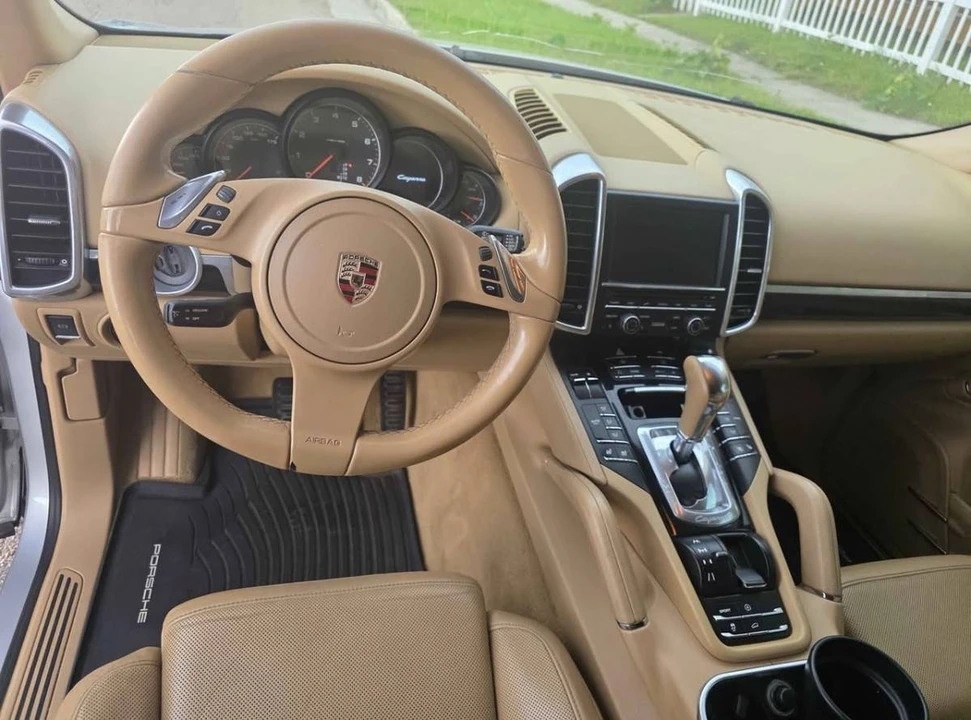 2011 Porsche 958 Cayenne - Image 2 of 5