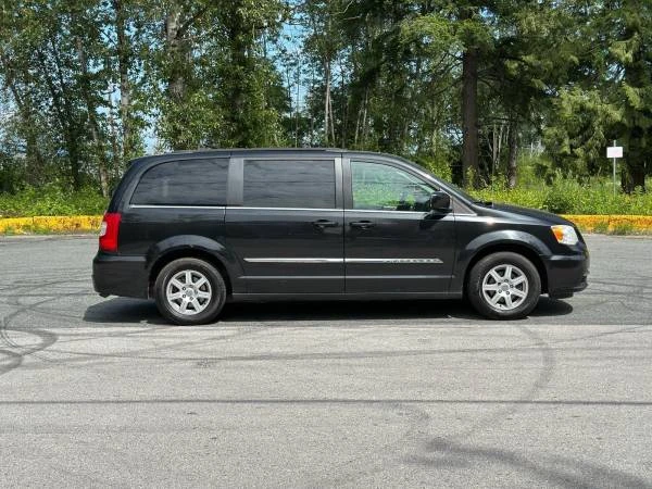 2011 Chrysler Town & Country - Image 14 of 16