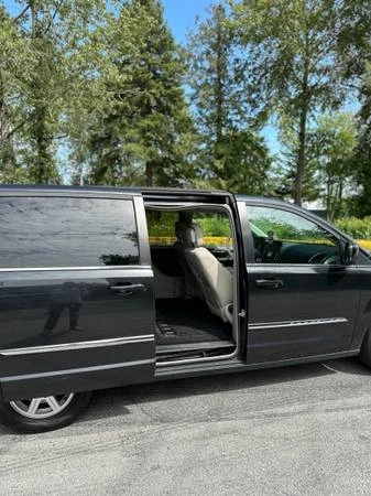 2011 Chrysler Town & Country - Image 2 of 16