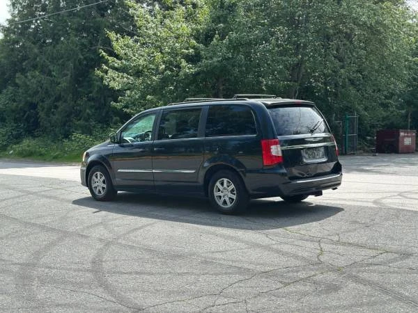 2011 Chrysler Town & Country - Image 10 of 16