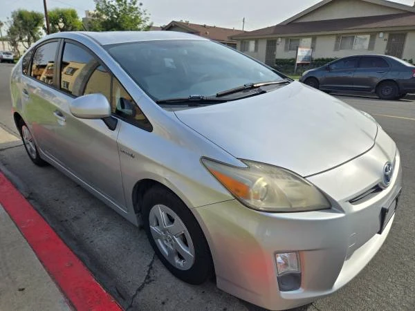 2011 Toyota Prius 3rd Gen - Image 5 of 8