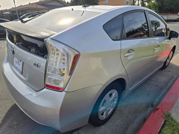2011 Toyota Prius 3rd Gen - Image 4 of 8