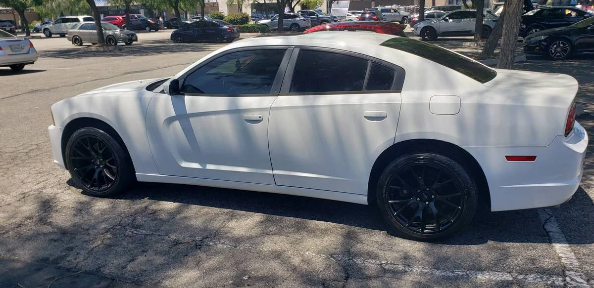 2011 Dodge Charger 7th Gen - Image 9 of 14