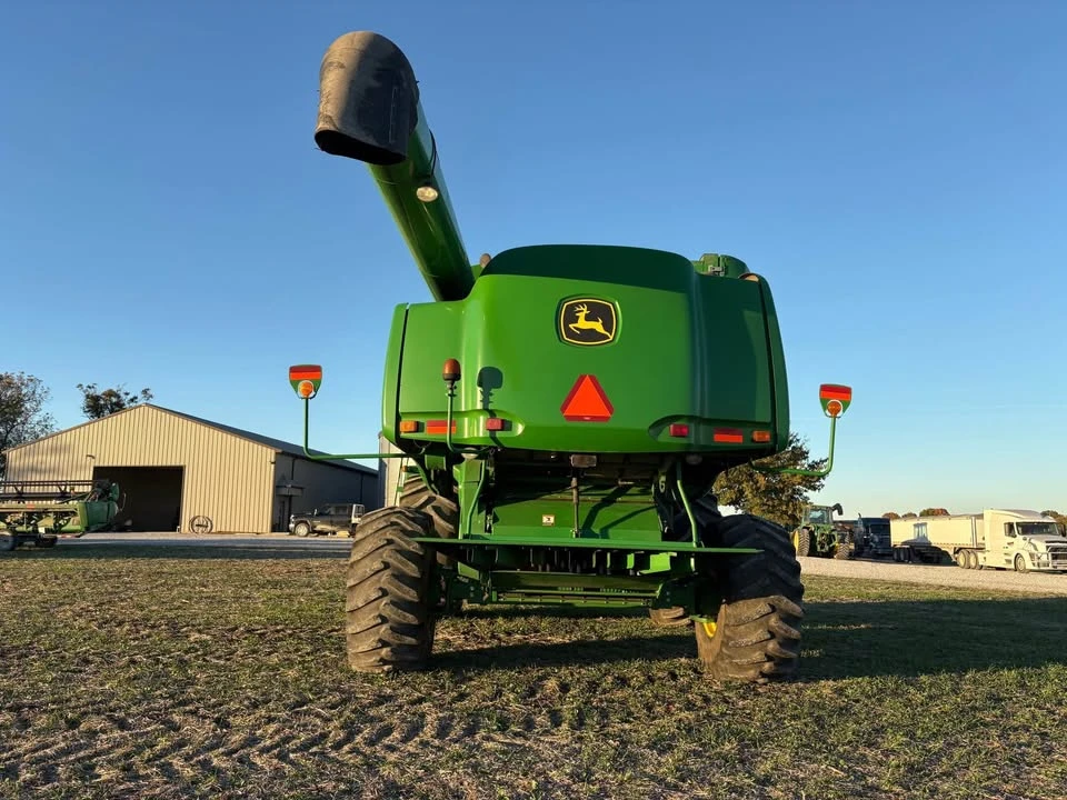 2011 John Deere - Image 2 of 5