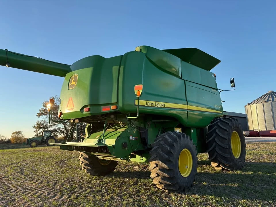 2011 John Deere - Image 3 of 5